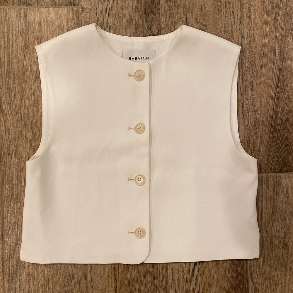 Aritzia Babaton White Sleeveless Button-Down Vest